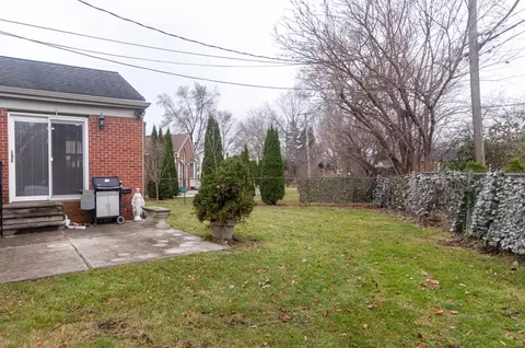 19875 E Ida, Grosse Pointe Woods, MI 48236 photo 55