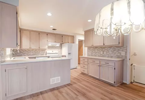 19875 E Ida, Grosse Pointe Woods, MI 48236 photo 21