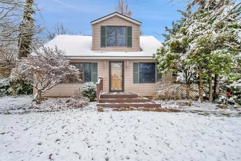 18410 Glendale, Roseville, MI 48066