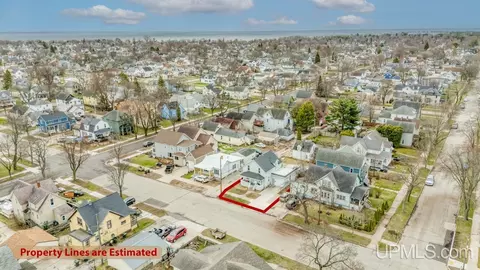 1617 S 2nd, Escanaba, MI 49829