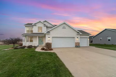 1060 N Oak Is, Essexville, MI 48732