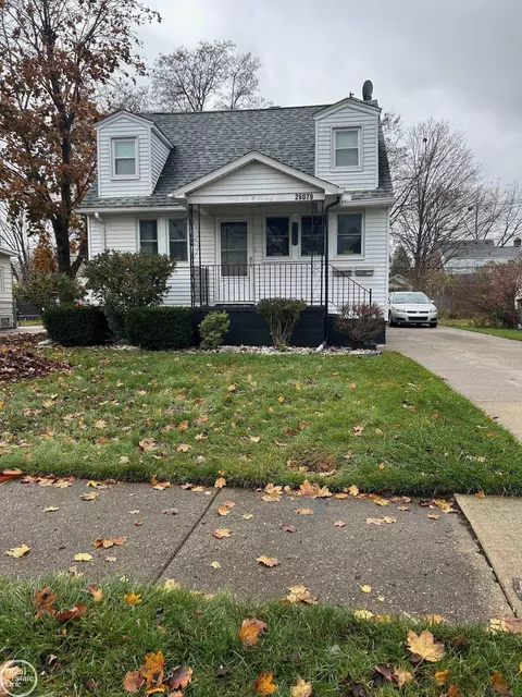 26079 Oakland, Roseville, MI 48066