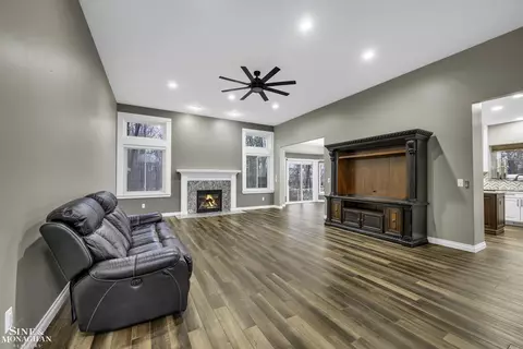 Living - 49907 St John, Macomb, MI 48044 photo 2 of 4