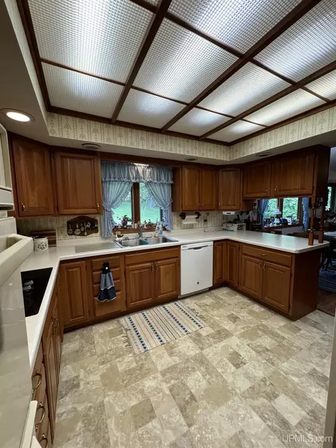 w5940 Springview Drive, Norway, MI 49870 photo 2
