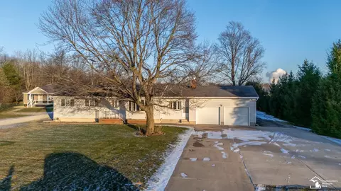 8100 Reinhardt, Carleton, MI 48117