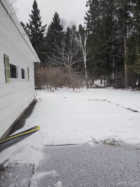 401 Ruby St, Iron River, MI 49935 photo 4