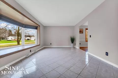 Living - 13100 Shadybrook, Dewitt, MI 48820 photo 8 of 10