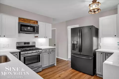 Kitchen - 13100 Shadybrook, Dewitt, MI 48820 photo 4 of 6