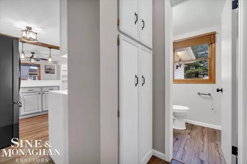 Entry Way - 13100 Shadybrook, Dewitt, MI 48820 photo 2 of 3