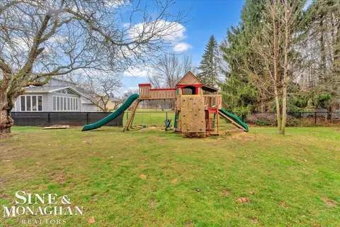 Exterior - 13100 Shadybrook, Dewitt, MI 48820 photo 2 of 5