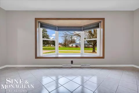 Living - 13100 Shadybrook, Dewitt, MI 48820 photo 9 of 10