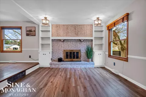 Living - 13100 Shadybrook, Dewitt, MI 48820 photo 2 of 10