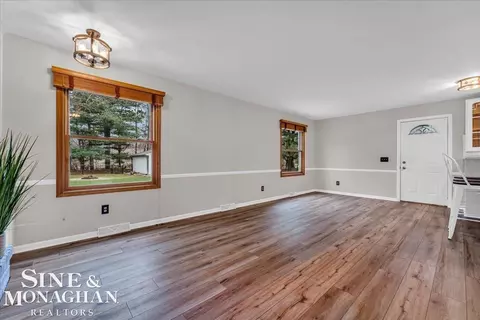 Living - 13100 Shadybrook, Dewitt, MI 48820 photo 6 of 10