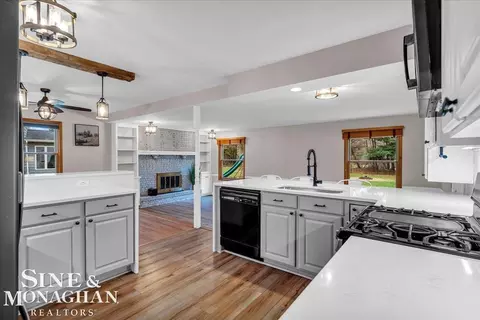 Kitchen - 13100 Shadybrook, Dewitt, MI 48820 photo 5 of 6