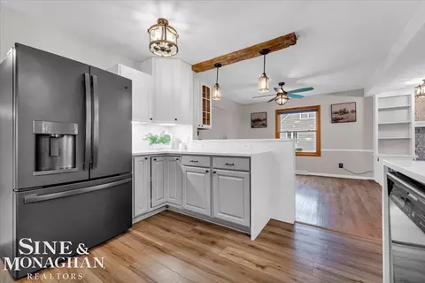 Kitchen - 13100 Shadybrook, Dewitt, MI 48820 photo 6 of 6