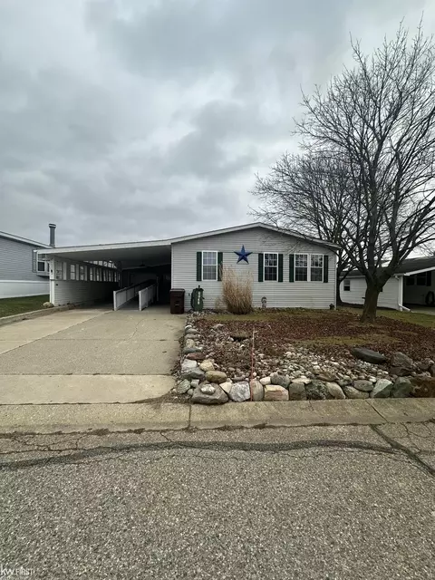 6048 Chestnut, White Lake, MI 48383