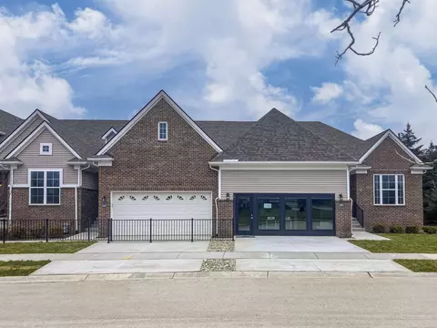 2240 Chase #119, Howell, MI 48855