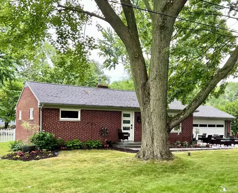 9068 Clover, Temperance, MI 48182 photo 2