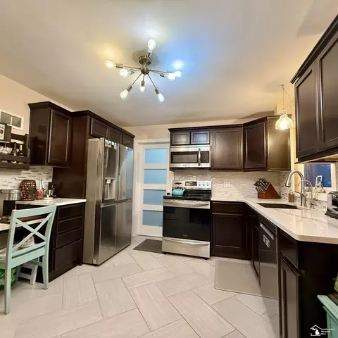 9068 Clover, Temperance, MI 48182 photo 13
