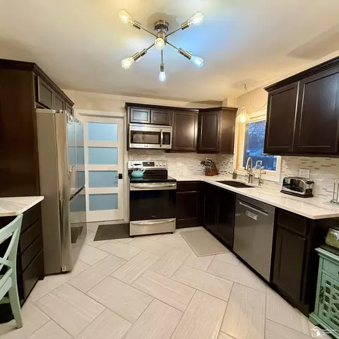 9068 Clover, Temperance, MI 48182 photo 12