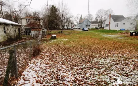 216 E Beecher, Adrian, MI 49221 photo 4