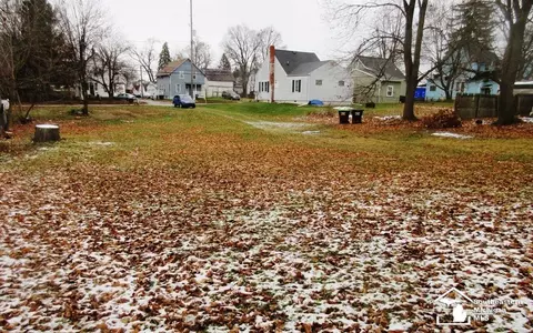 216 E Beecher, Adrian, MI 49221 photo 5