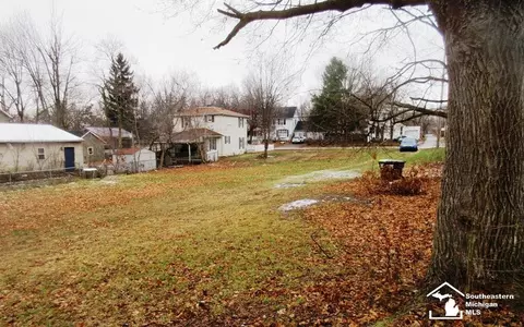 216 E Beecher, Adrian, MI 49221 photo 8