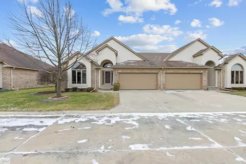 47057 Hunters Chase, Macomb, MI 48042