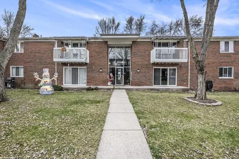 42450 Sheldon Pl #214, Clinton Township, MI 48038