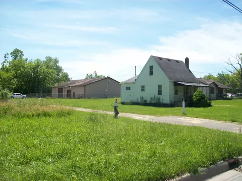 420 E Carpenter, Flint, MI 48505