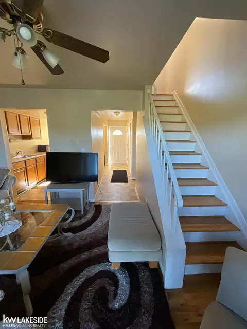 15811 Van, Fraser, MI 48026 photo 9