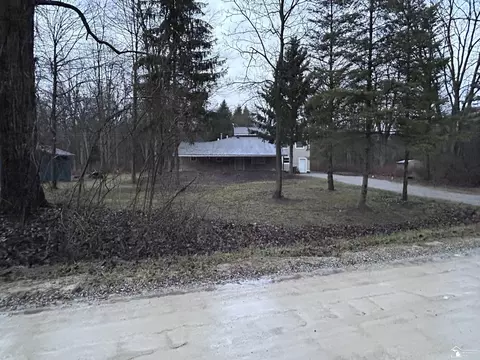 Exterior - 9665 Tuttlehill Rd, Maybee, MI 48159 photo 6 of 7