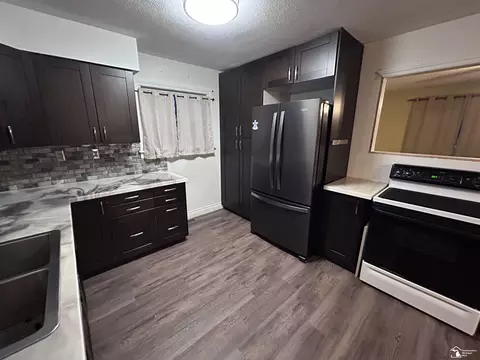 Kitchen - 9665 Tuttlehill Rd, Maybee, MI 48159 photo 5 of 7