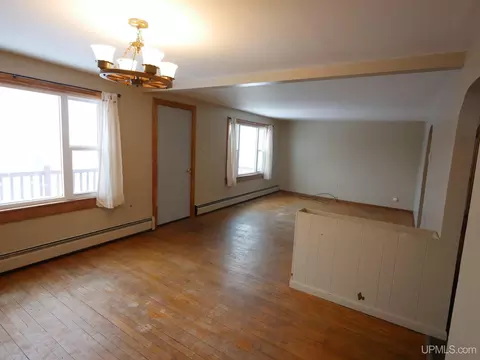 Living - 21322 Royce, Hancock, MI 49930 photo 2 of 3