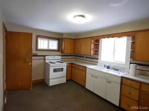 Kitchen - 21322 Royce, Hancock, MI 49930 photo 2 of 3