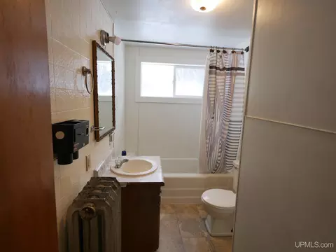 Bath - 21322 Royce, Hancock, MI 49930 photo 1 of 2