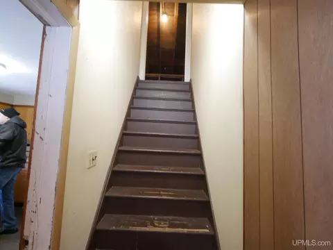 Entry Way - 21322 Royce, Hancock, MI 49930 photo 2 of 2