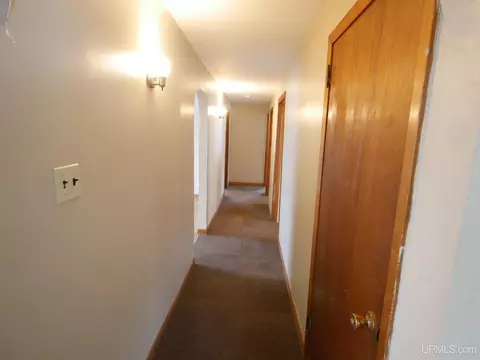 Entry Way - 21322 Royce, Hancock, MI 49930 photo 1 of 2