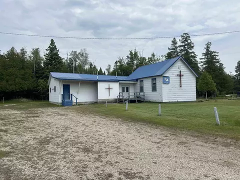 2970 Us Highway 2 # W, Gulliver, MI 49840