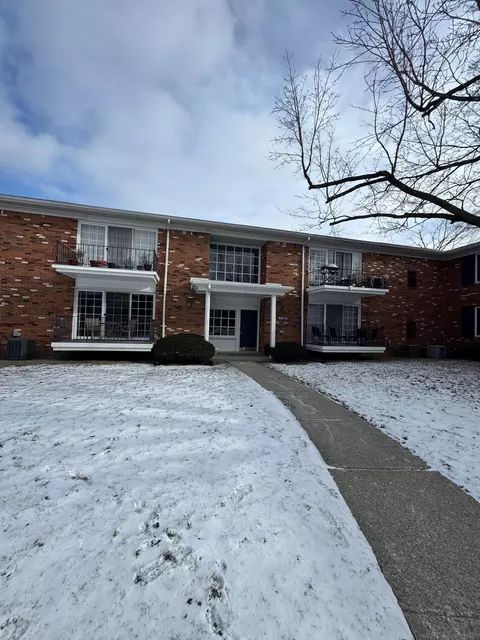 494 N Fox Hls #4, Bloomfield Hills, MI 48304