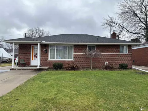 22212 Visnaw, Saint Clair Shores, MI 48081