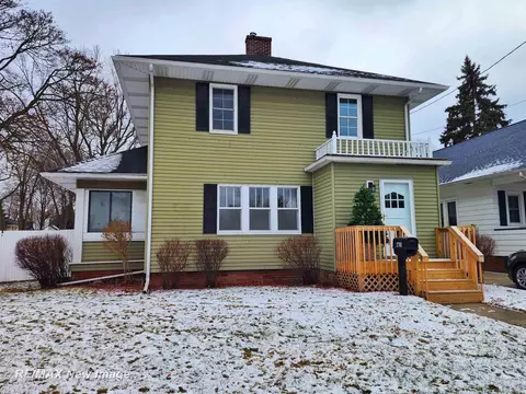 1703 Gratiot, Saginaw, MI 48602