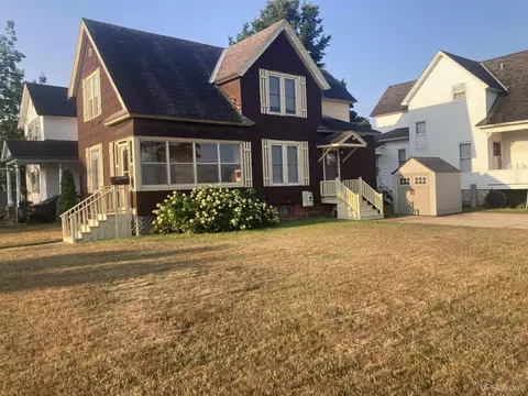 502 S 10th, Escanaba, MI 49829