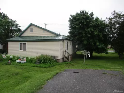 430 E Baraga, L'anse, MI 49946