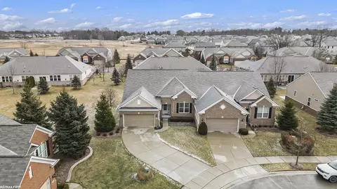 49612 Cosimo, Macomb, MI 48042