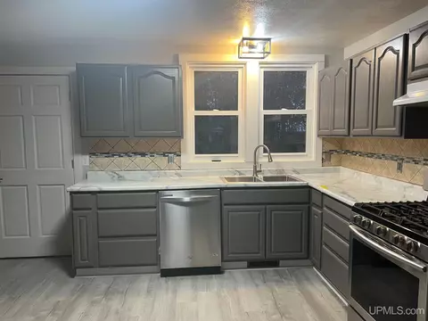 Kitchen - 407 S 9th, Escanaba, MI 49829 photo 1 of 2