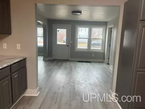 Entry Way - 407 S 9th, Escanaba, MI 49829 photo 1 of 2