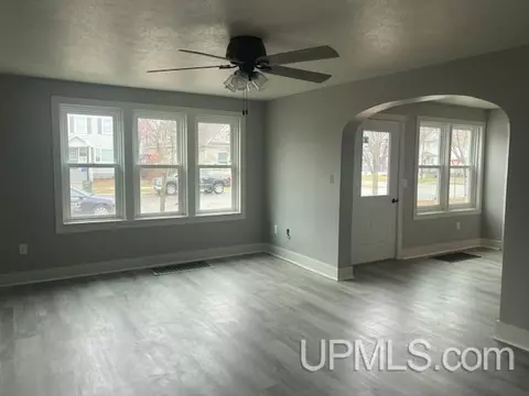 Living - 407 S 9th, Escanaba, MI 49829 photo 1 of 3