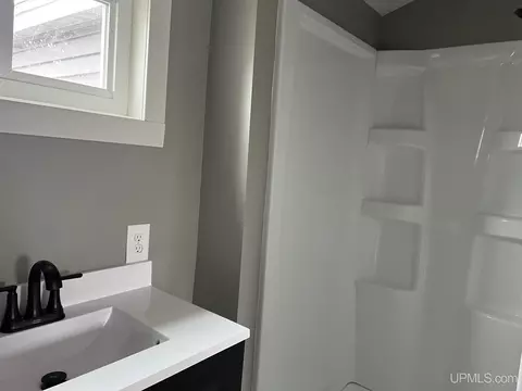Bath - 407 S 9th, Escanaba, MI 49829 photo 4 of 5