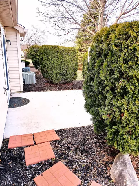 Exterior - 2453 Sutton, Temperance, MI 48182 photo 3 of 3